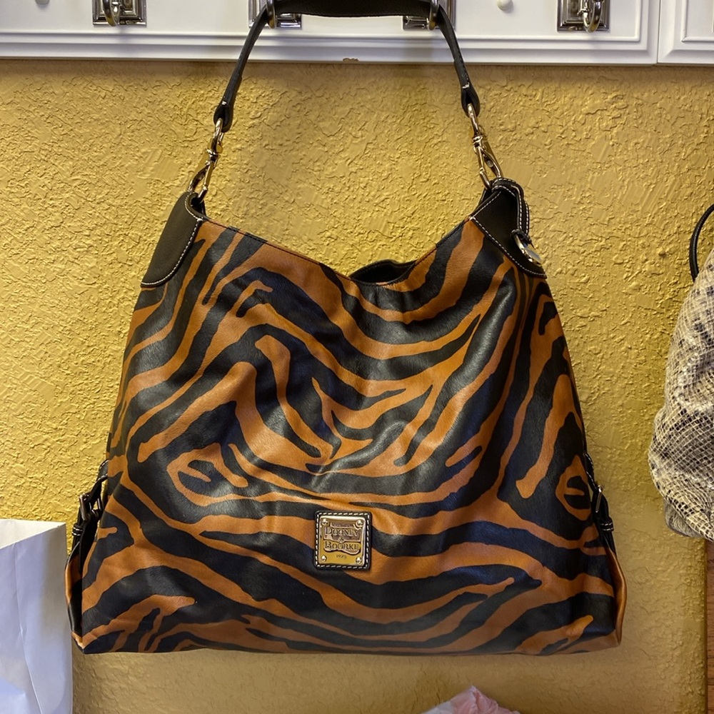 GUC Dooney and Bourke Tiger print tote purse. - Picture 5 of 7
